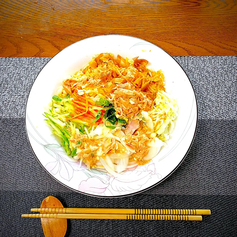 Snapdishの料理写真:昔のガスト風のサラダうどん|yakinasuさん