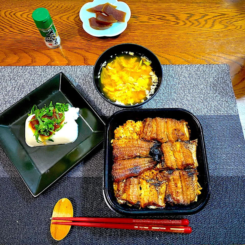 Snapdishの料理写真:うなぎ丼、お吸い物、奈良漬け|yakinasuさん