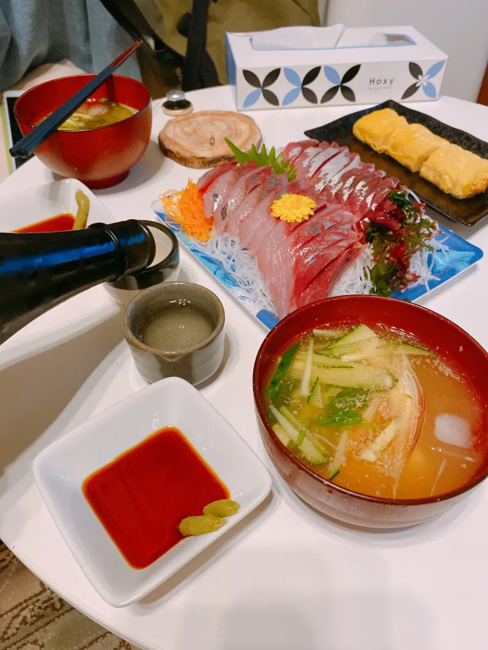 Snapdishの料理写真:お刺身と日本酒|ゆちのすけさん