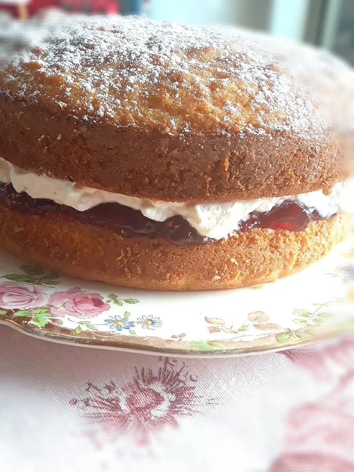 Snapdishの料理写真:Victoria sponge|K8TCRE8TZさん