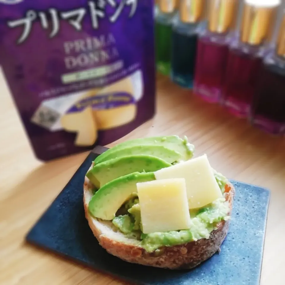 Snapdishの料理写真:アボカドのオープンサンド🥑|野菜が主食さん