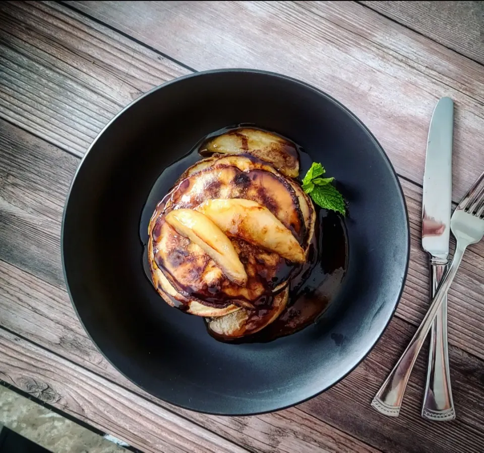 Warm pear and dark chocolate Pikelets|Jbunny Caféさん