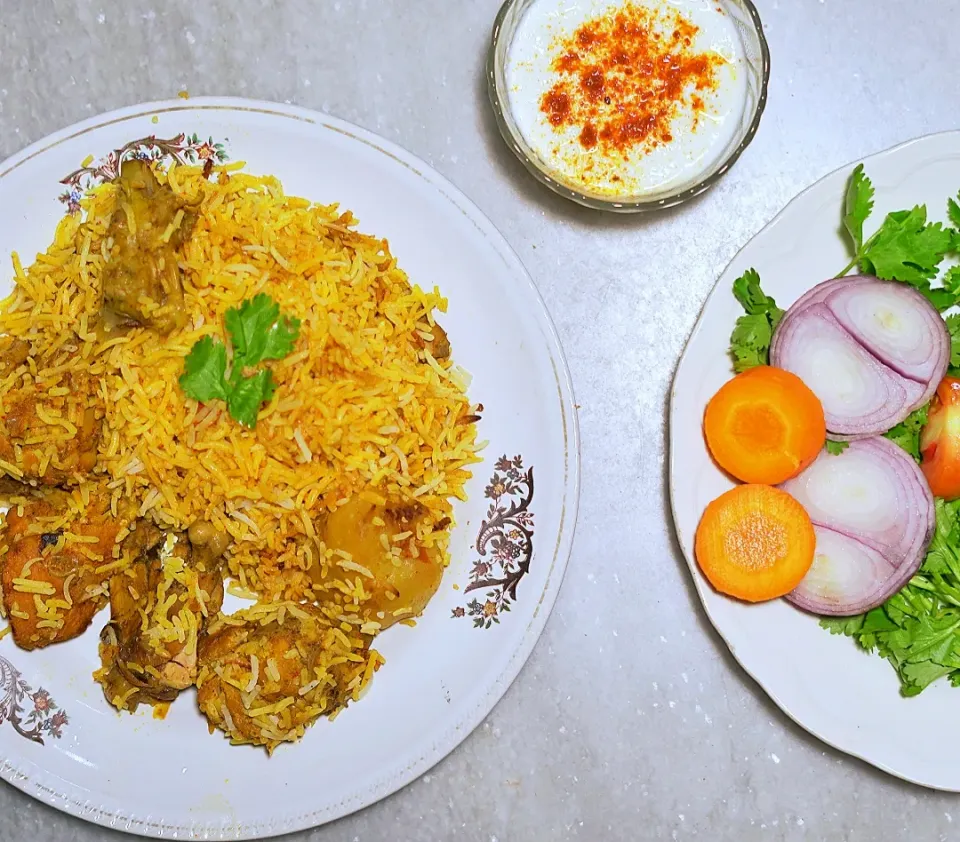 Snapdishの料理写真:chicken Biriyani with raita and salad|Arpita Rahaさん