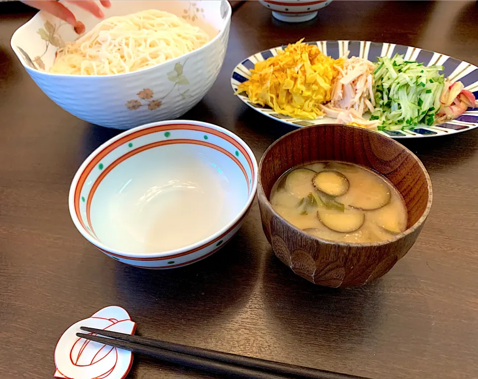 Snapdishの料理写真:素麺　お味噌汁　錦糸卵ハムきゅうりミョウガの甘酢漬け|NAKATAさん