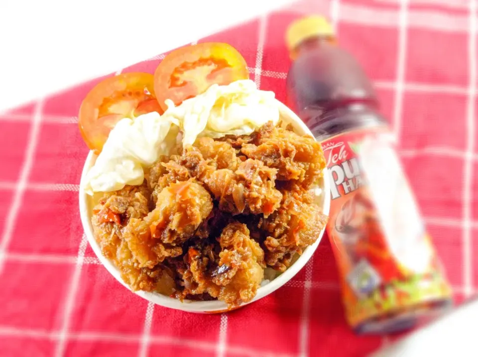 very hot and spicy crispy chicken
using "sambal terasi" made from shrimp and a little bit stinky but it's umami 👍 most Indonesian like it|emak naboxさん