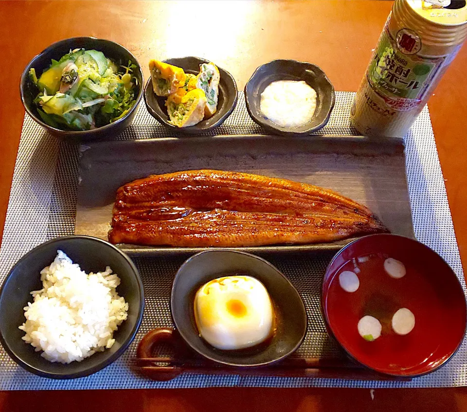 Snapdishの料理写真:Today's dinner🍴ｺﾞｰﾔと胡瓜のさっぱり薬味漬け･ｵｸﾗの出汁巻卵･大和芋･鰻の蒲焼き･白飯･冷奴･松茸のお吸い物|🌈Ami🍻さん