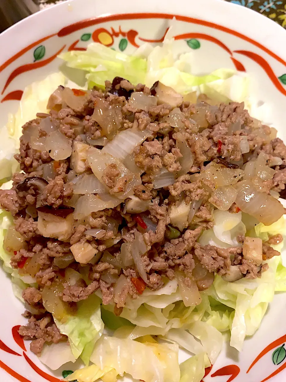 ピリ辛ひき肉で食べる蒸しキャベツ|トモさん