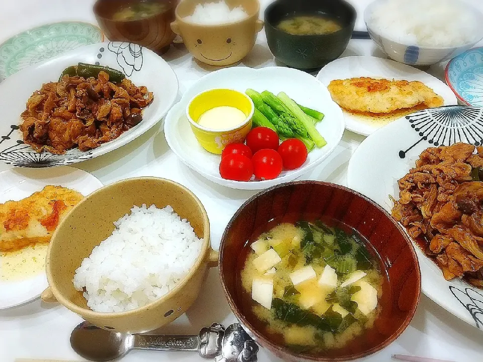 夕食(*^^*)
回鍋肉
からすかれいバター醤油ソテー
アスパラとミニトマトのサラダ
お味噌(小松菜、豆腐)|プリン☆さん