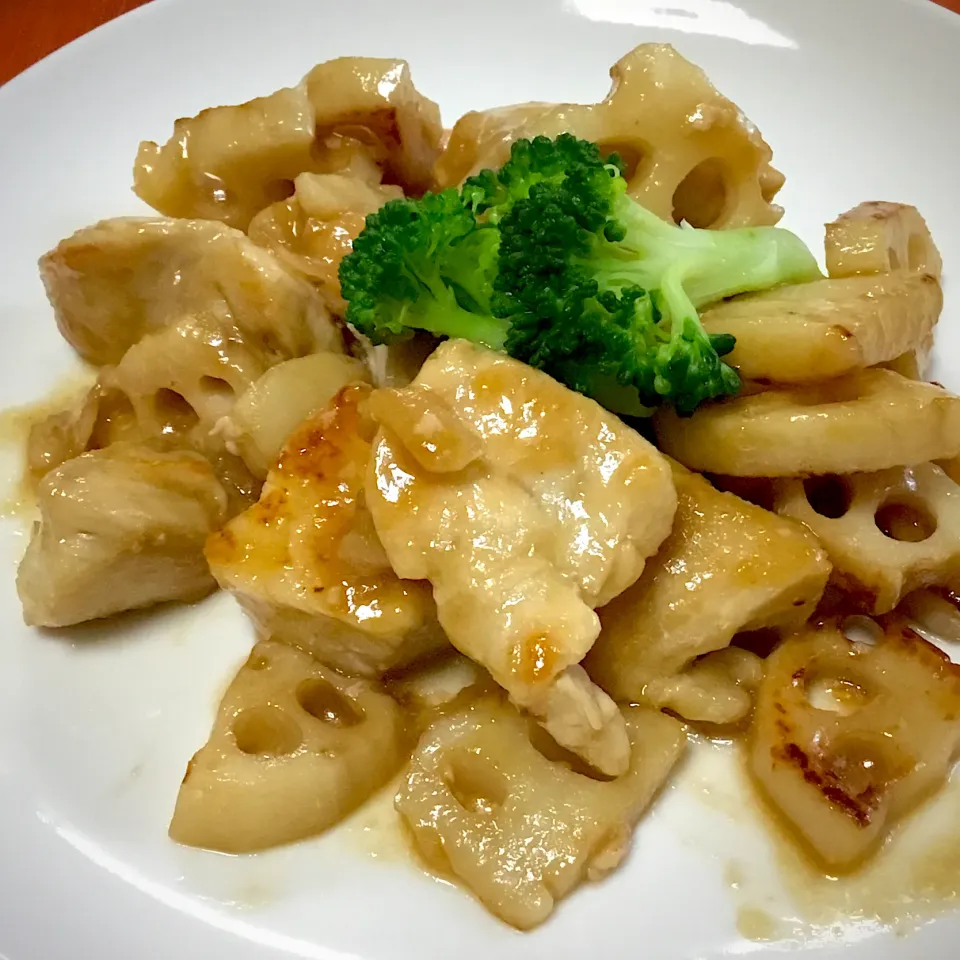 めんつゆでコク旨❤️鶏ムネ肉とレンコンの甘辛炒め|みずはらさん