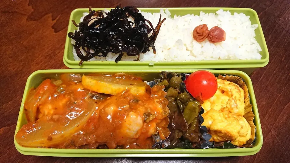 Snapdishの料理写真:手羽元トマトカレー煮弁当|りょーさん