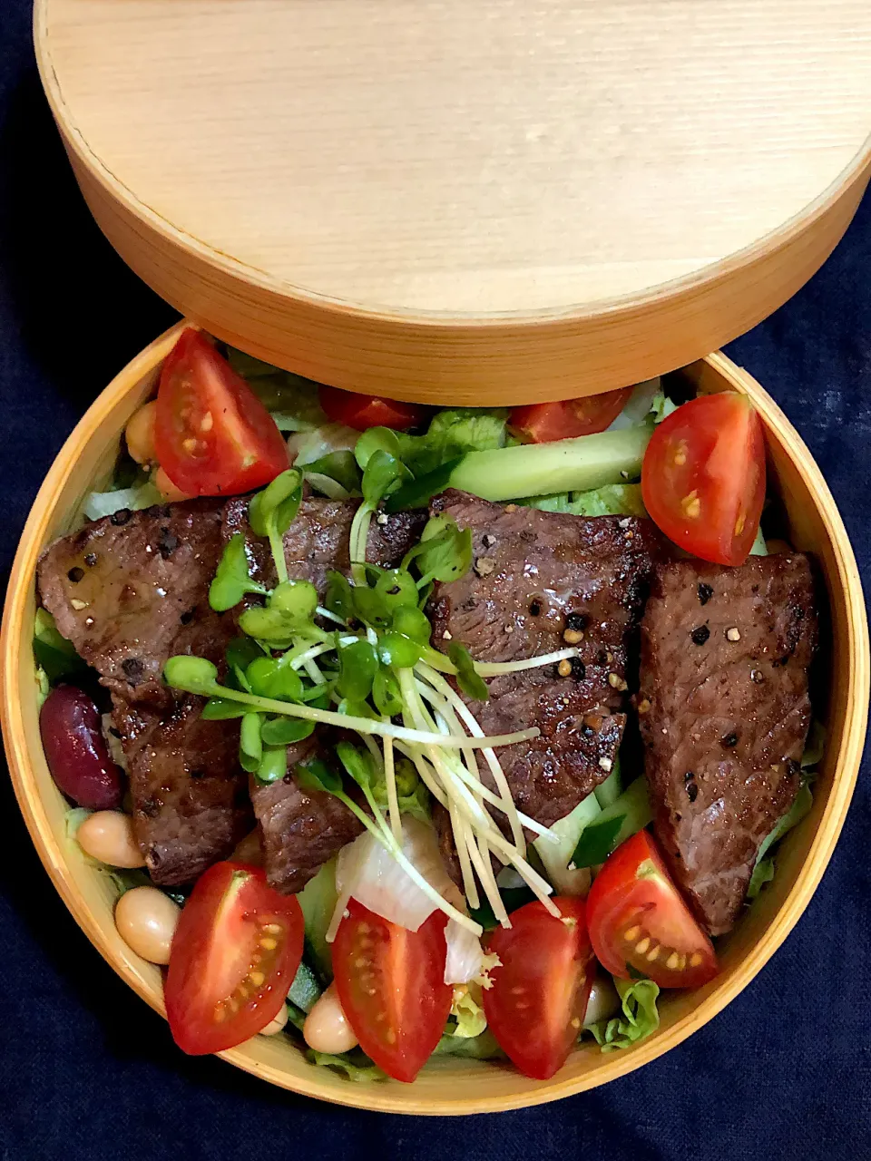 Snapdishの料理写真:牛肉とお豆のサラダ🥗|はなえ飯さん