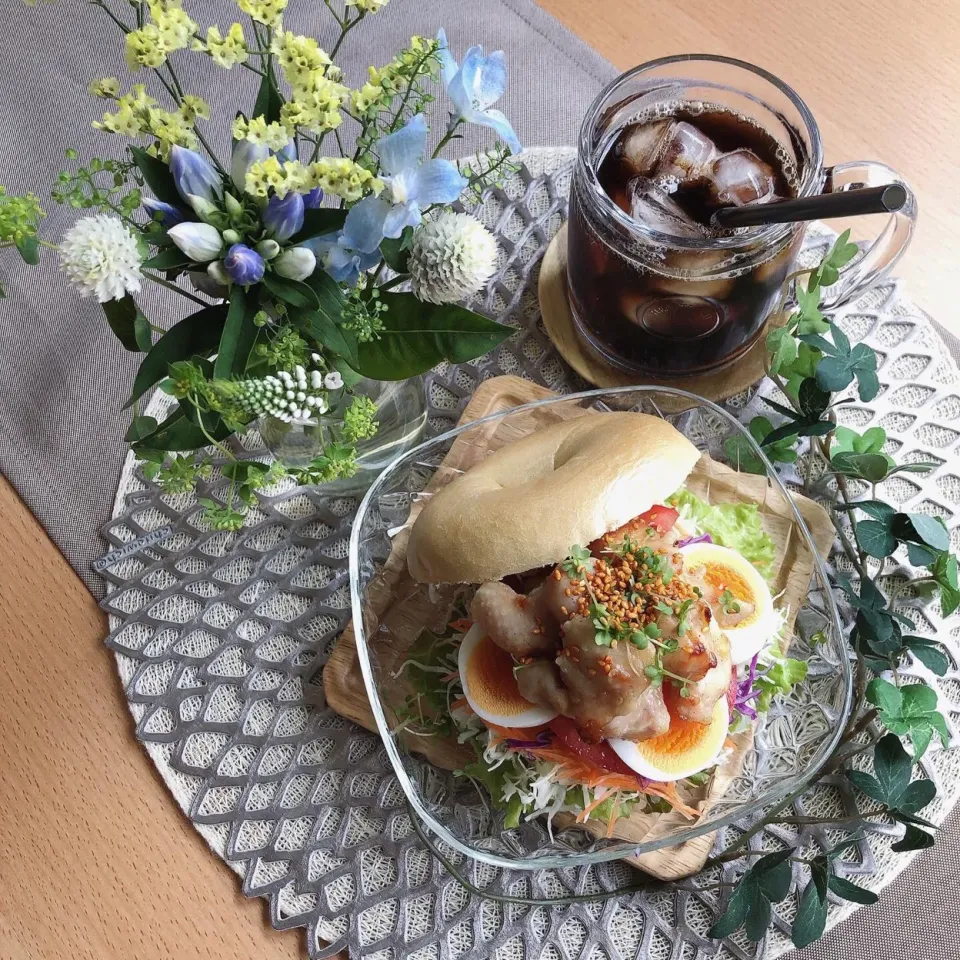 Snapdishの料理写真:8/4❤︎塩ぼんじり&半熟たまごベーグルサンド❤︎🥯|Makinsさん