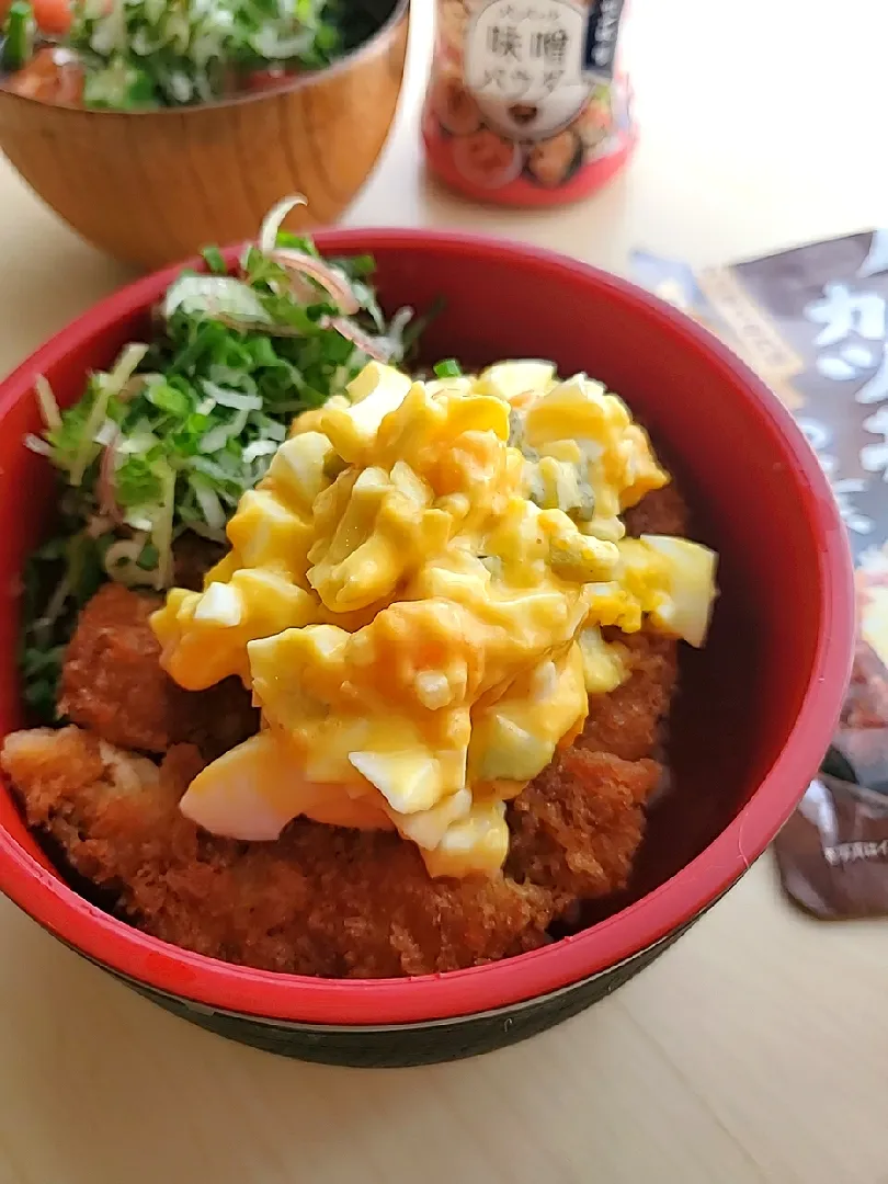 タルタルカツ丼💛
ヽ( ・∀・)ﾉ

カルディ&もへじ様々です。
ずぼらな私にも作れる|みるくここあさん