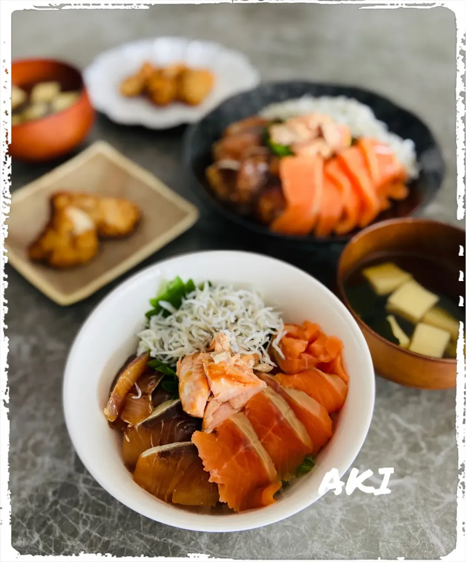 Snapdishの料理写真:時鮭入り3色海鮮丼ランチ🍽|AKIさん