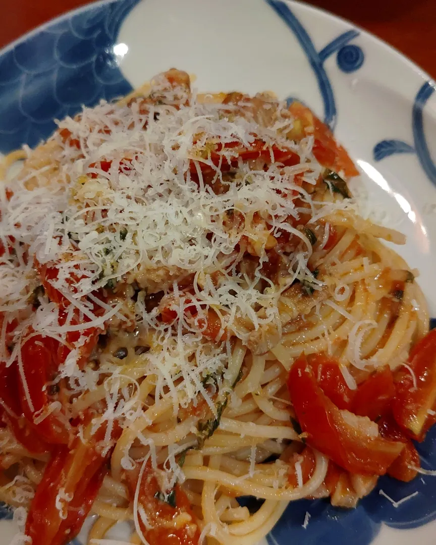 生トマトでパスタ Fresh tomato spaghettini|Funky Chefさん