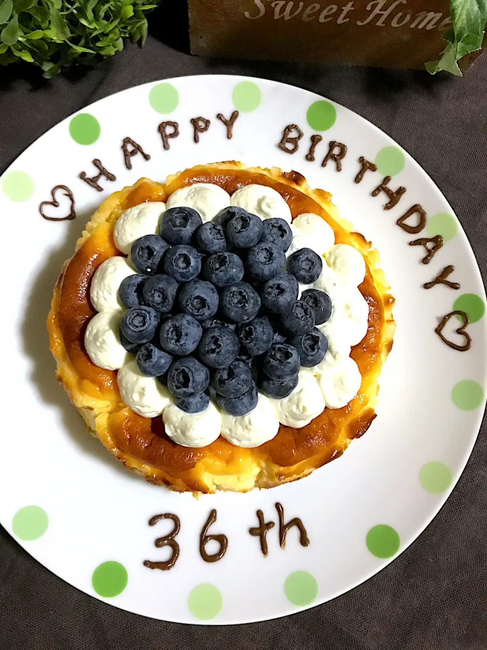 Snapdishの料理写真:旦那のお誕生日☆バスクチーズケーキ♪|あやちゃんママさん