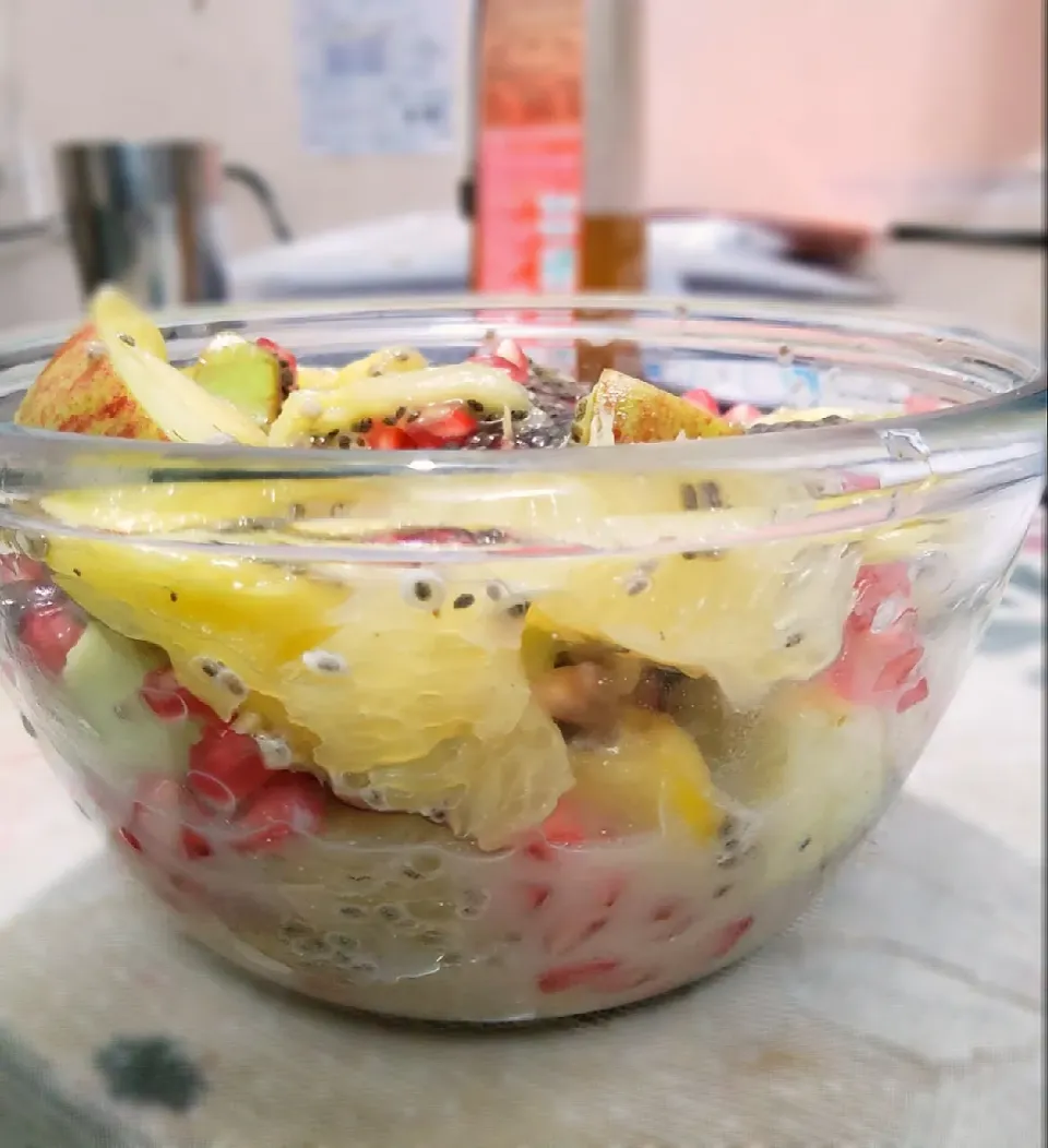 Snapdishの料理写真:chiaseed and fresh cream mix fruit salad|IndianHands🙏さん