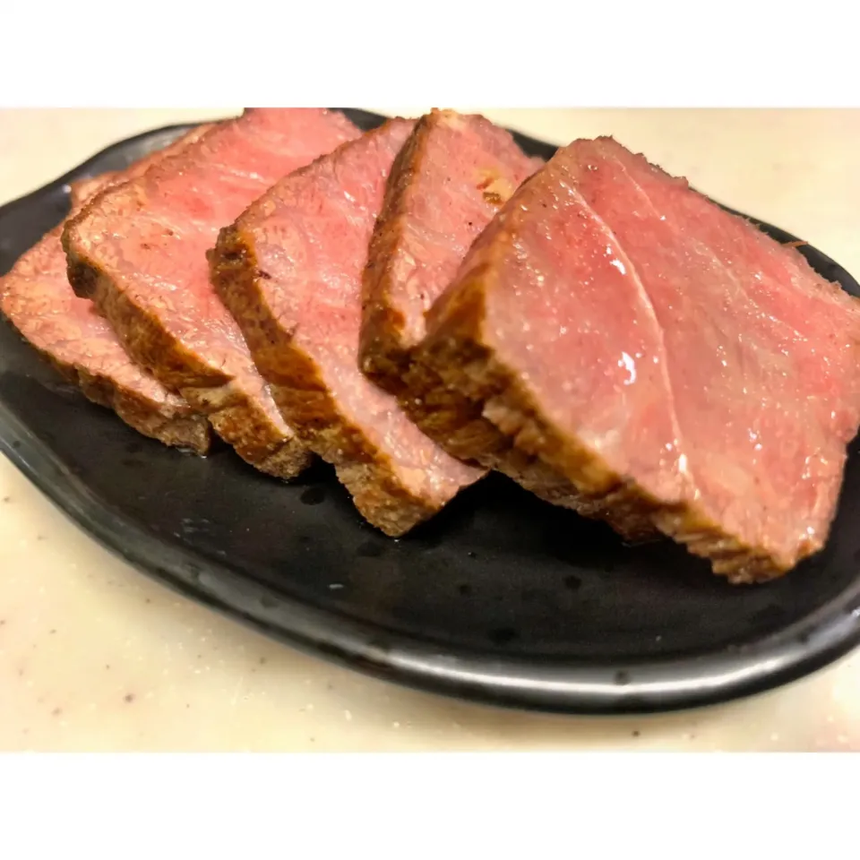 Snapdishの料理写真:手作りローストビーフ🥩|HALさん