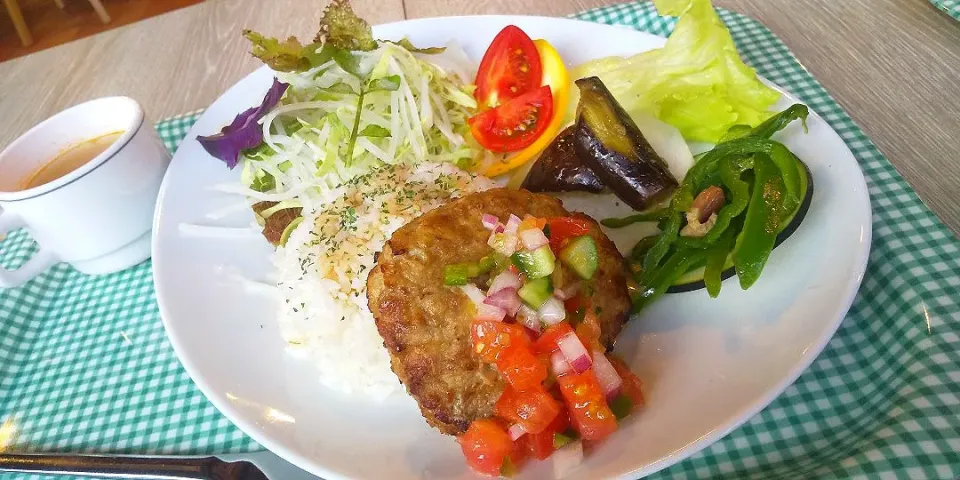 夏野菜たっぷりハンバーグランチ|Aya☺︎さん