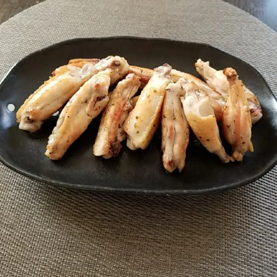 Snapdishの料理写真:手羽中のパリパリ焼き|yoshiyoshiさん