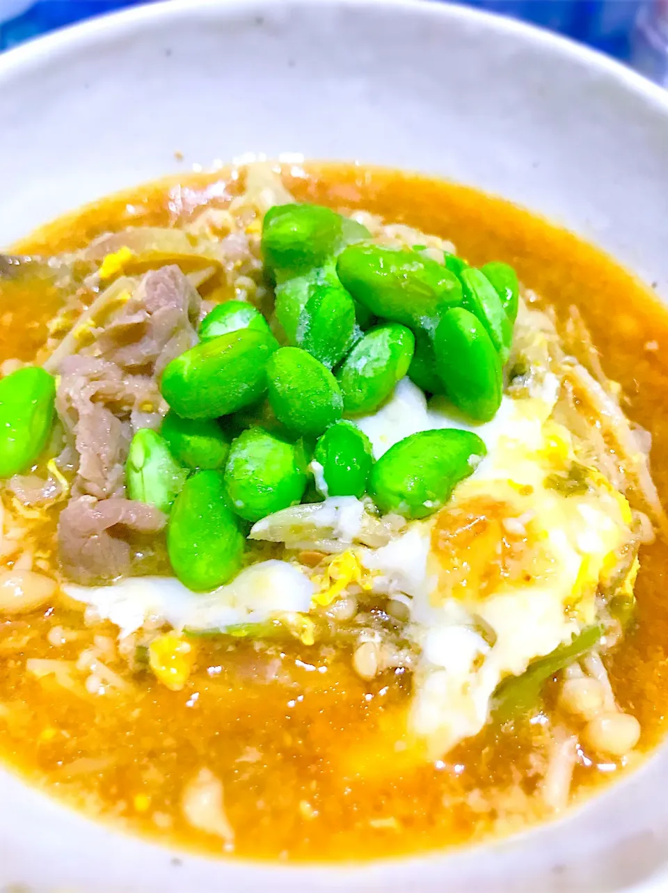 夕飯は具だくさん味噌汁(･∀･)ミョウガ、えのき、牛肉、枝豆、卵|舞さん