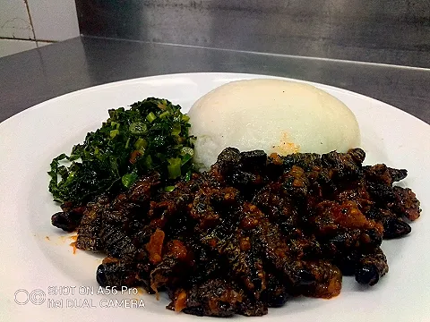 mopani worms with sadza|Chef Keziusさん