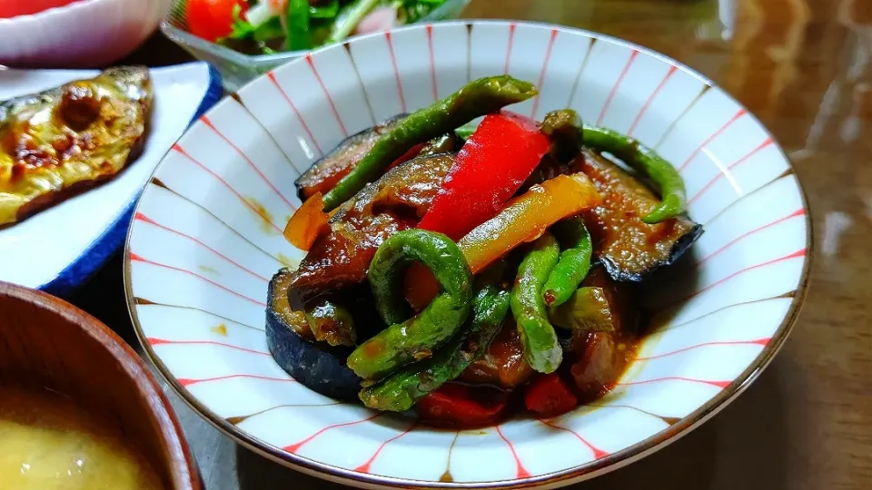 茄子とひも唐辛子の甘辛味噌炒め。|ちびたまさん