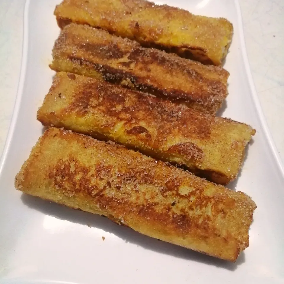 Banana Roll Dip in Cinnamon Sugar|Rubyさん