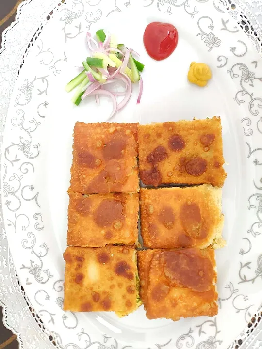 Snapdishの料理写真:mughlai paratha|papiyaさん