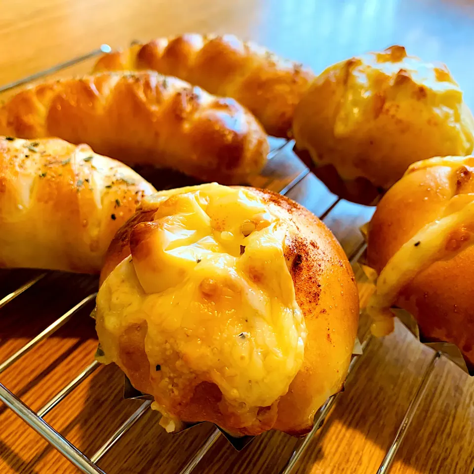 チーズパンとウインナーパン焼き上がり|いちごさん