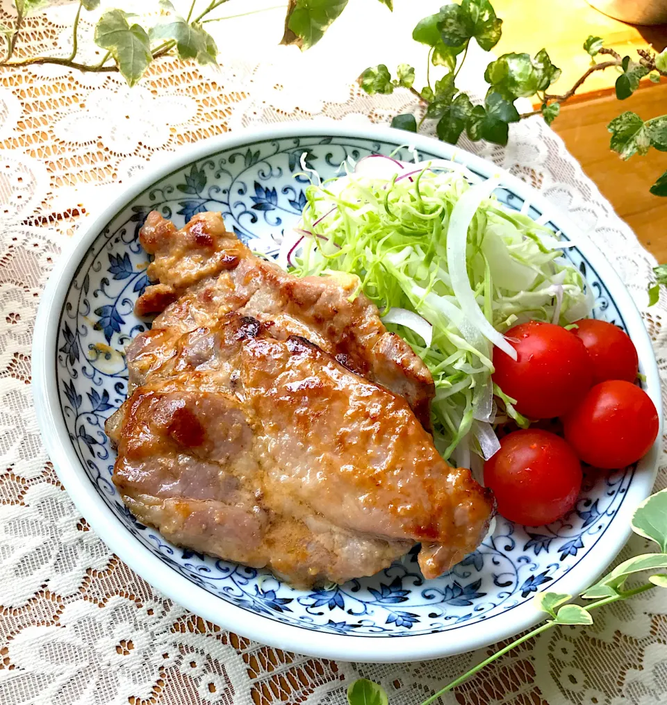 Snapdishの料理写真:🐷ガッツリモリモリ🥢豚肩ロースの味噌漬けソテー🐷🍚🥢|Hollyさん