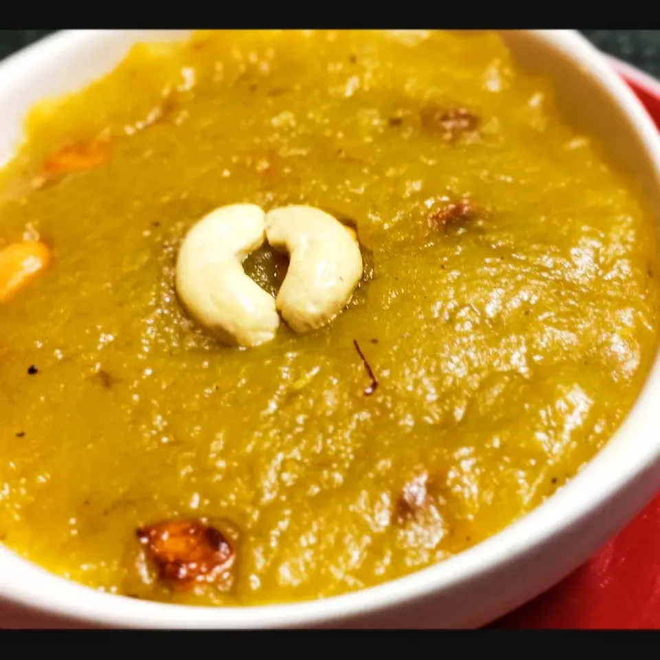 Snapdishの料理写真:Ranjni Thangadurai's dish Moong dal halwa 
https://youtu.be/fWmqQ-aoEXE|Ranjni Thangaduraiさん