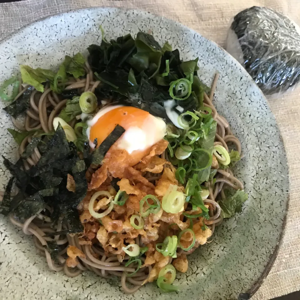 冷やしたぬき蕎麦、梅おにぎり|純さん