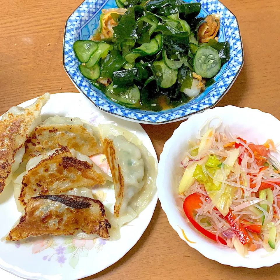 餃子と酢の物と春雨サラダ|みんみんさん