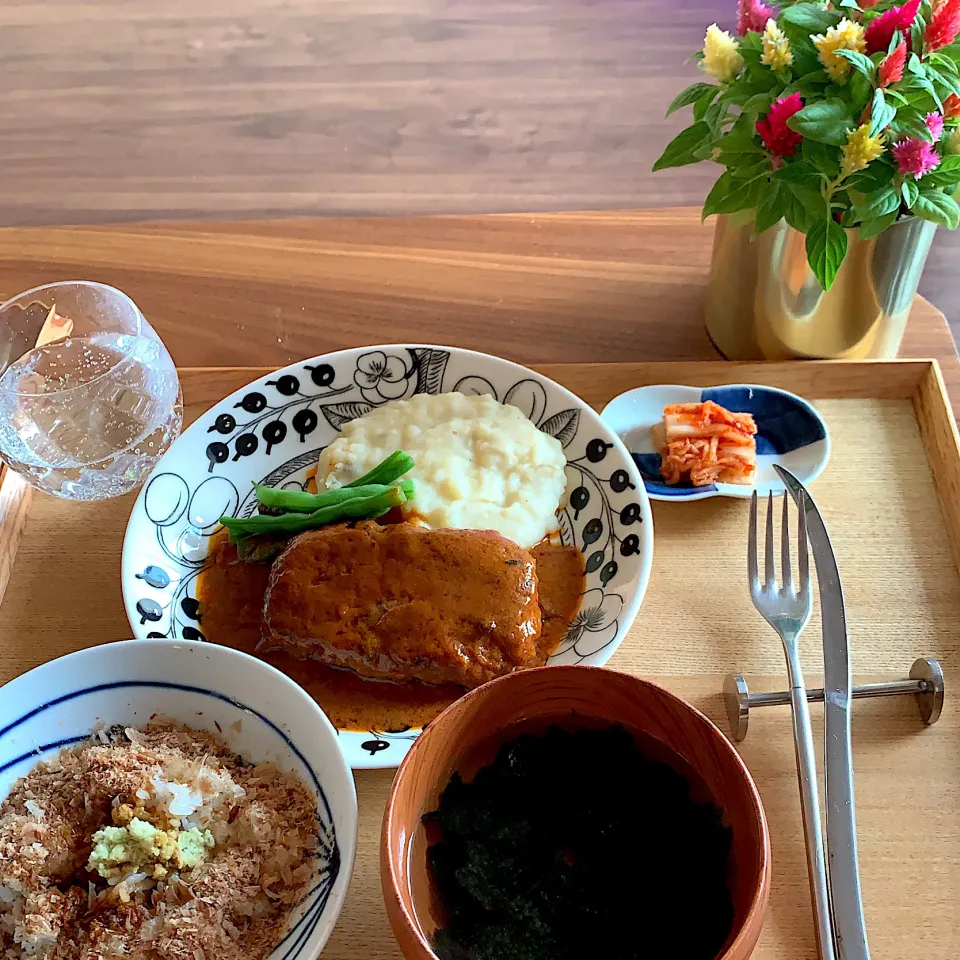 Snapdishの料理写真:煮込みハンバーグ　とろとろマッシュポテト　わさび丼ともに。|たまにゃんさん