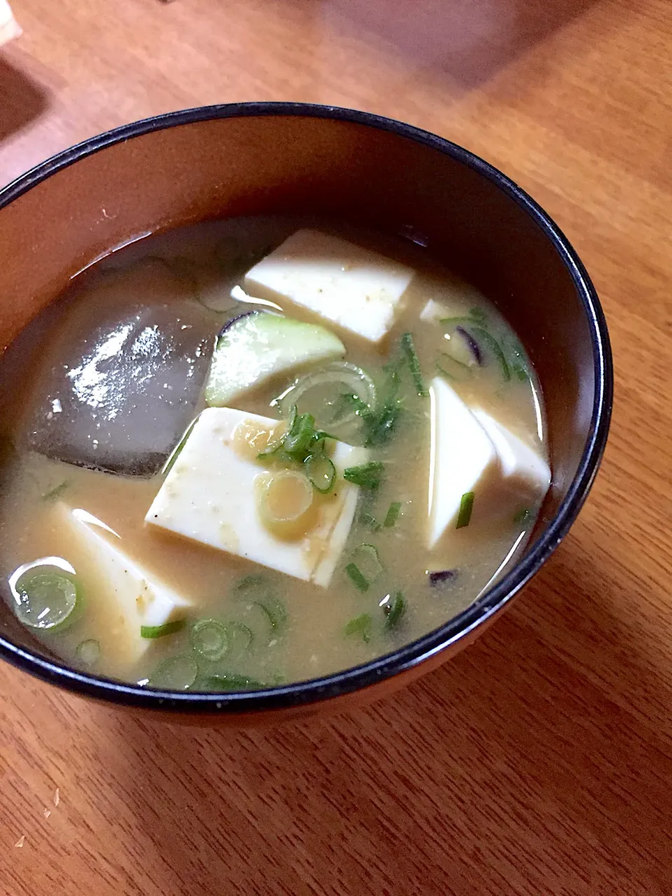 なす、ねぎ、豆腐の冷たい味噌汁|すずまゆさん