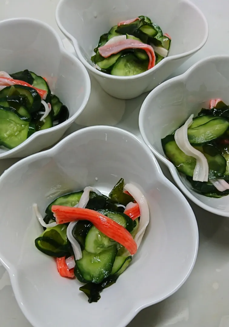 きゅうり、カニかま、ワカメの酢の物🥒🦀|しまだ ちえこさん