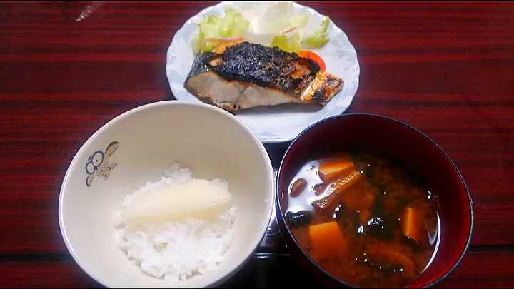 ８月６日　鰆の塩焼き　サラダ　お味噌汁|いもこ。さん