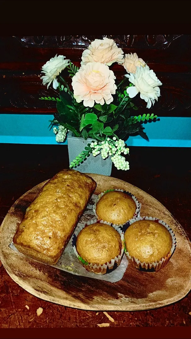 Snapdishの料理写真:Mango Loaf bread and Muffin|Jazelle Snow's Sweets & Cakesさん