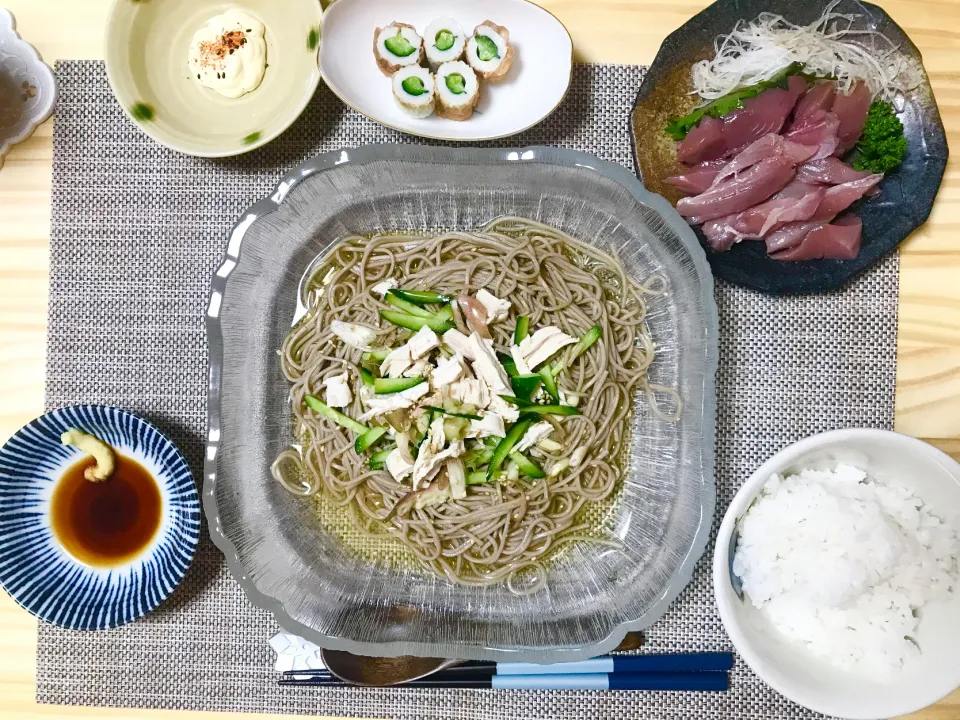 Snapdishの料理写真:夜　そば、かつおの刺身、ちくきゅう|ssssskkkkkさん