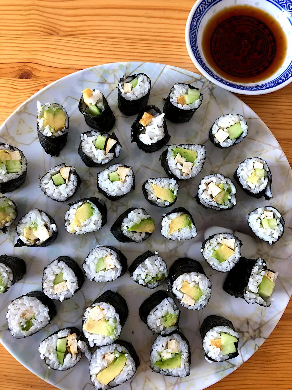 Maki with tofu, cucumber and avocado 🥑|MissYumYumさん