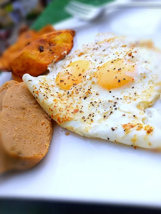 BEAN CAKE AIR FRIED PLANTAINS & SUN SIDE EGGS|Priscilla Mundiさん