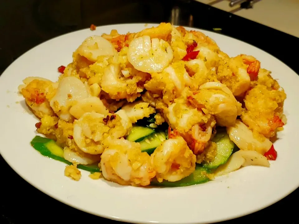 Snapdishの料理写真:避风塘烩海鲜 Seafood Cantonese-style|幸福的厨子家さん