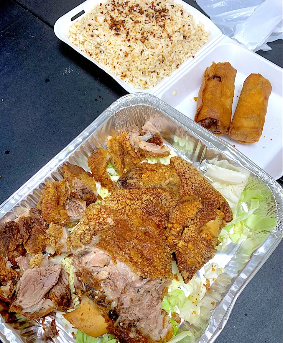 Snapdishの料理写真:Garlic Fried Rice, Crispy Pata, Lumpiang Gulay 😍|🌺IAnneさん