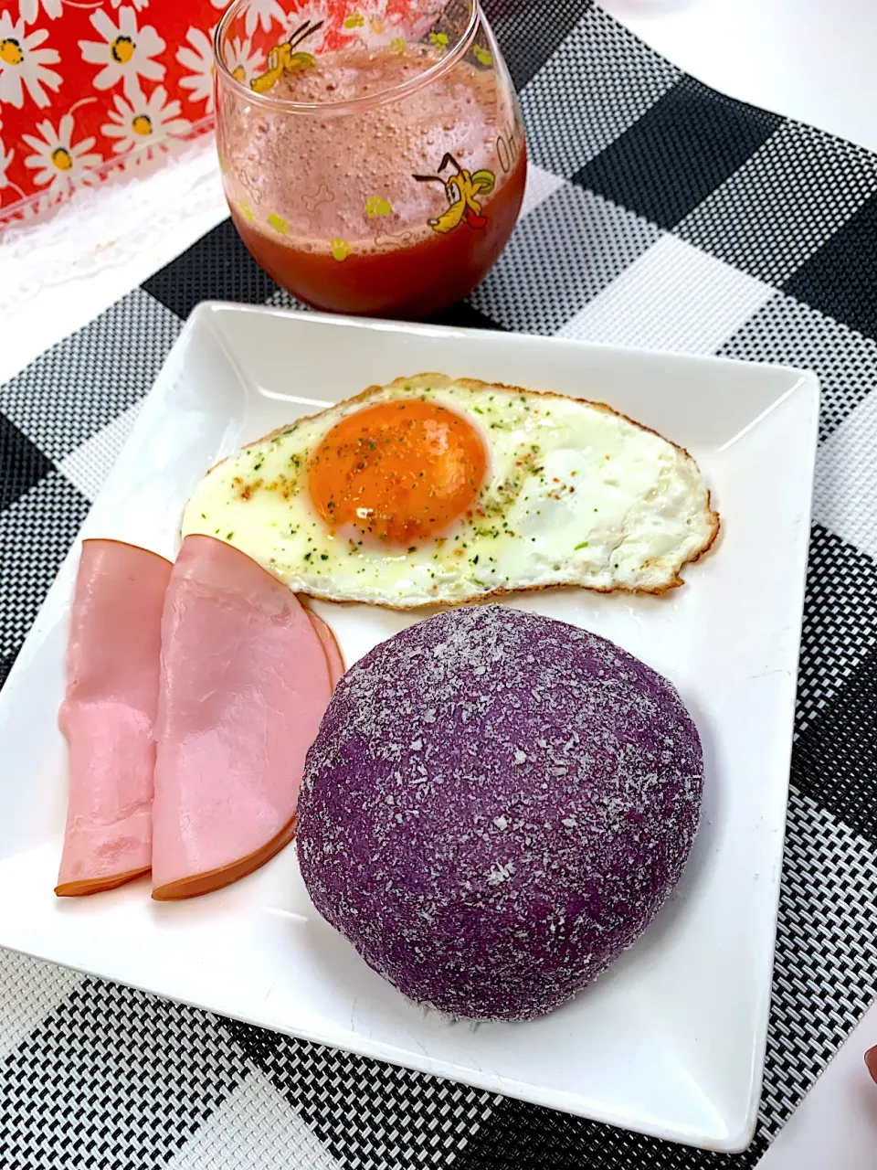 Breakfast 🍳 ube pandesal|gachiyunaoさん