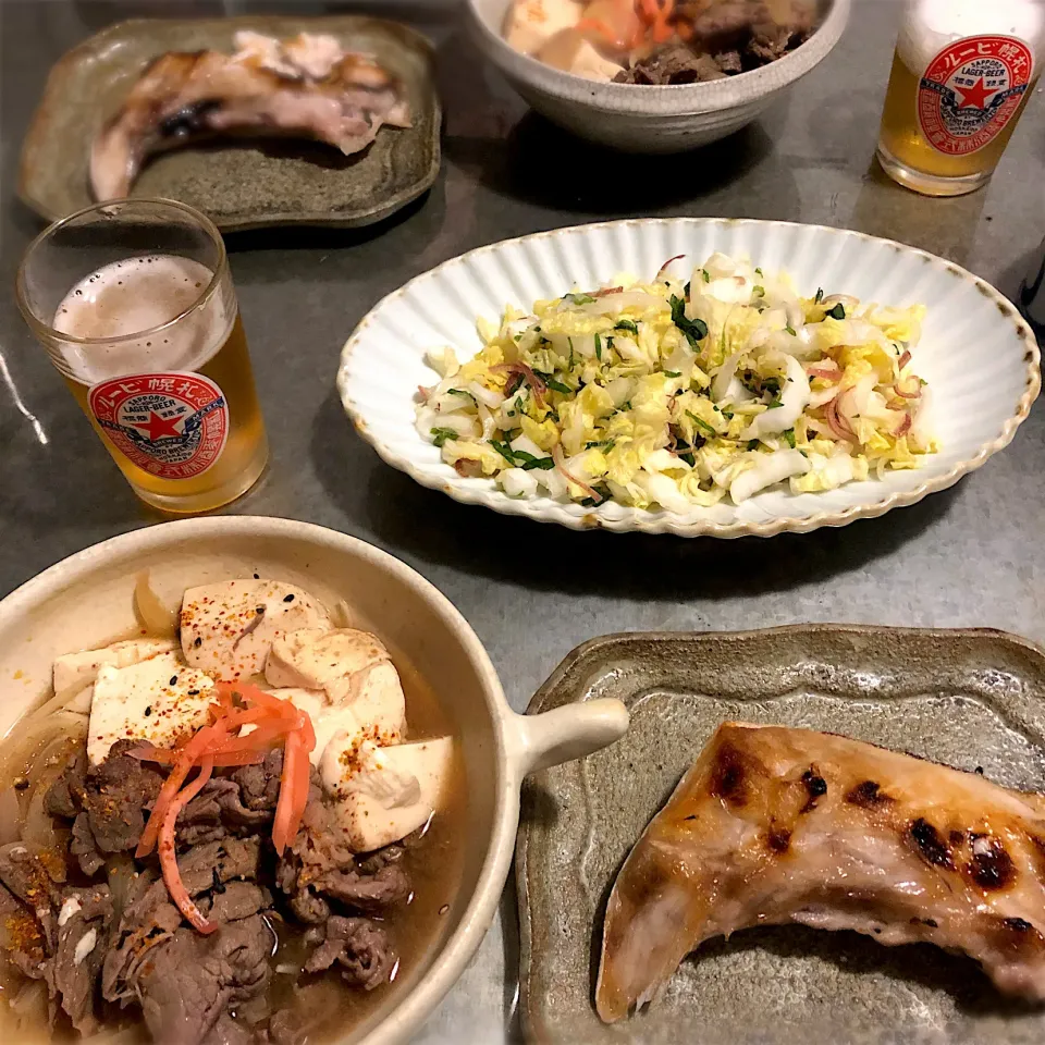 Snapdishの料理写真:肉豆腐とブリカマ、白菜浅漬けサラダでアテごはん🍻|nao子さん