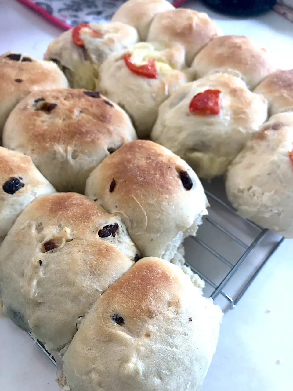 ちぎりパン(プレーン、レーズン、バジルベーコンチーズ)  1個ちぎって食べました!!|caoさん