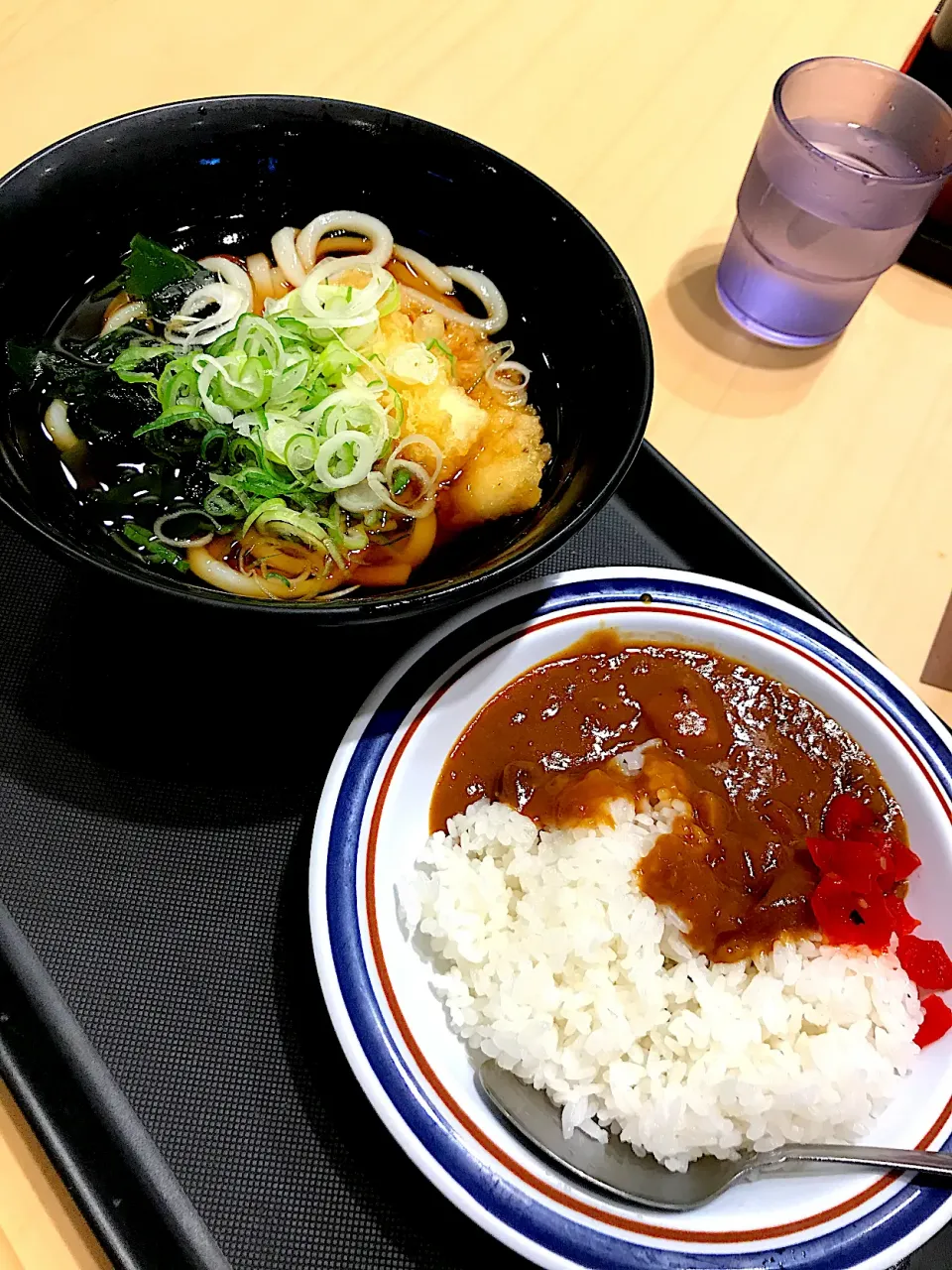 富士そばの麺半分＆ミニカレー🍛の朝セット「ミニミニセット」に、イカ天をトッピングして朝ごはん😋|shinozakiさん