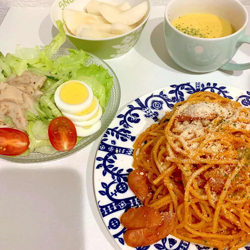 夜ご飯☺︎サラダ☆ナポリタン☆コーンスープ☆梨|とまこ(*^o^*)さん