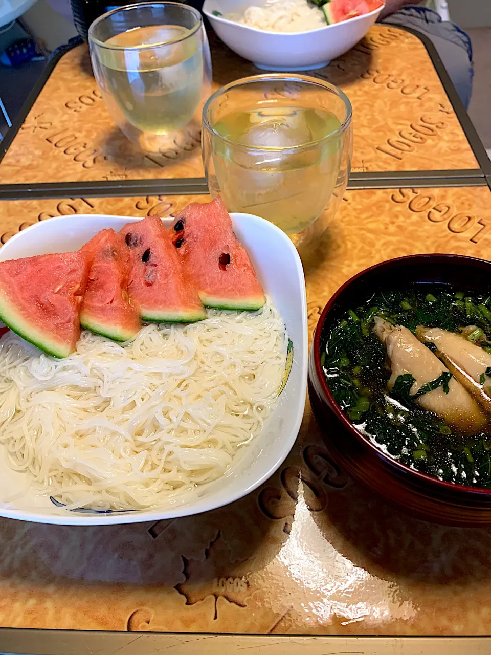 Snapdishの料理写真:素麺にモロヘイヤと手羽元汁で🥢|みっこちゃんさん